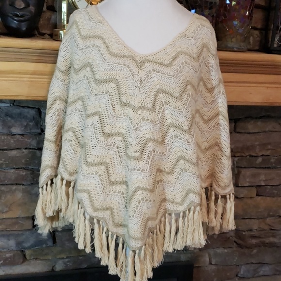 Sale⚡️Elana Carello Knit Fringe Cape OS - Picture 1 of 8